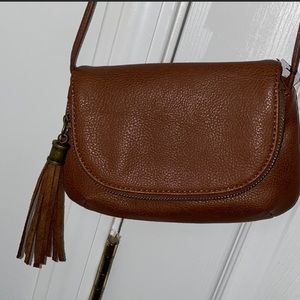 Express fringe leather crossbag